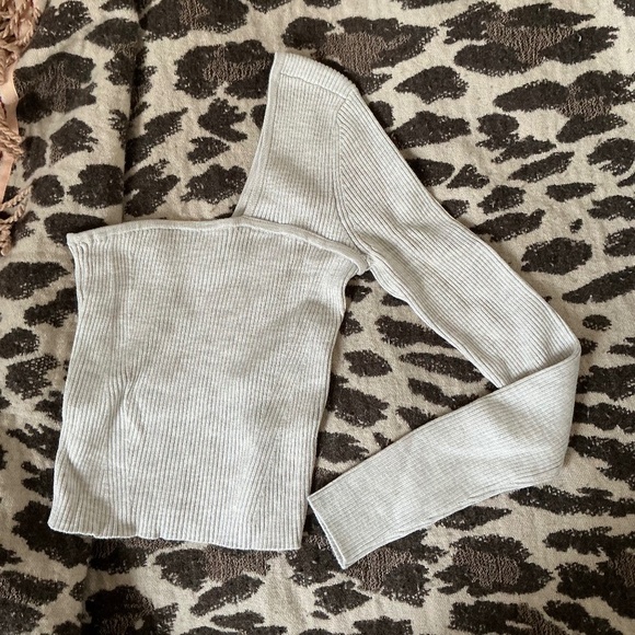 Abercrombie asymmetrical gray top - Picture 2 of 4